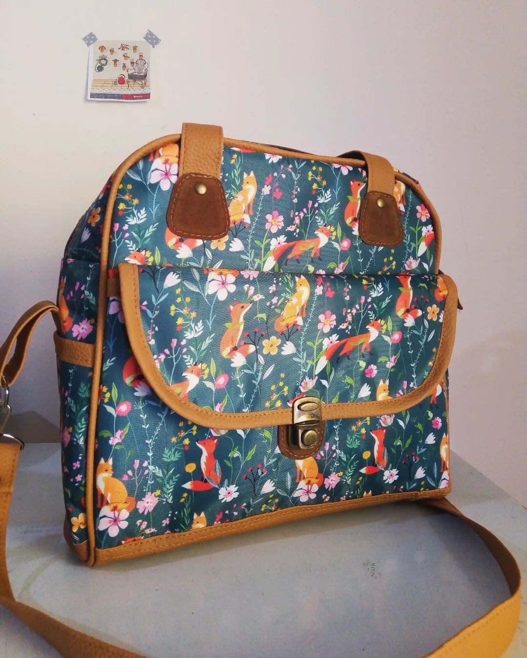 Bolso de tela con estampa de zorros y flores, hecho a mano por Mistol Taller